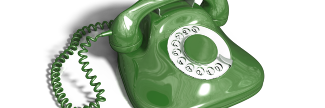 Ein grünes Telefon mit Wählscheibe